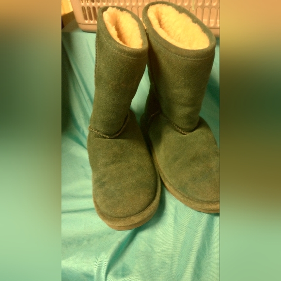Bearpaw Size 6 Green Mukluks - Picture 3 of 4